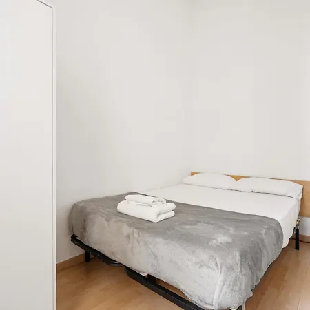 Spacious 5-bedroom In Barcelona