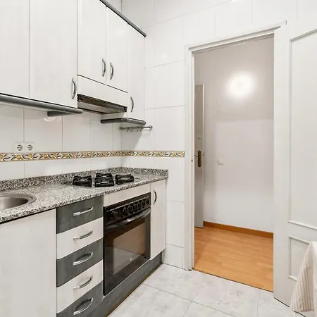 Apartment Spacious 5-bedroom In *