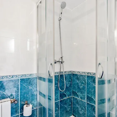 Spacious 5-bedroom In Apartment Barcelona