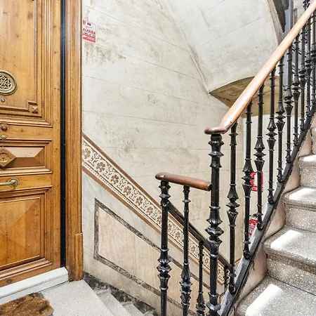 Spacious 5-bedroom In * Barcelona