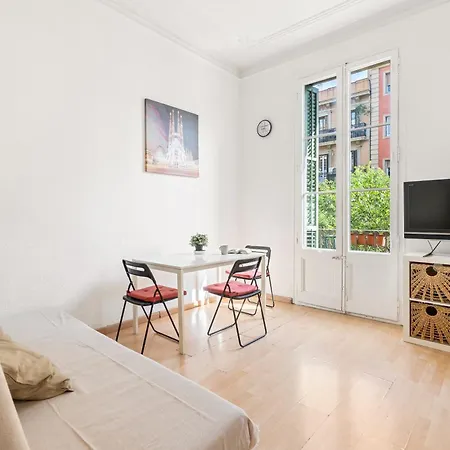 Spacious 5-bedroom In Apartment