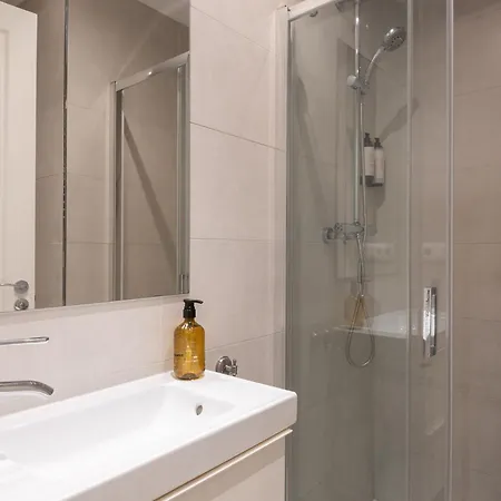 Spacious And Elegant Oasis In The Location Apartment *