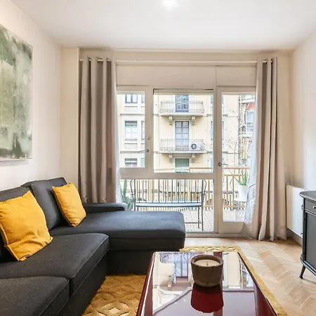 Spacious And Elegant Oasis In The Location