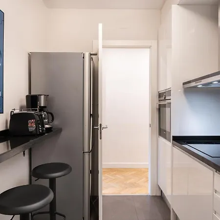 Apartment Spacious And Elegant Oasis In The Location *