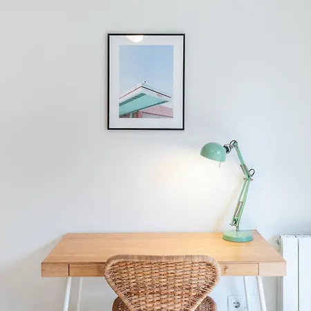 Spacious And Elegant Oasis In The Location