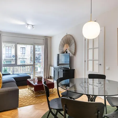 Apartment Spacious And Elegant Oasis In The Location Barcelona