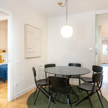 Spacious And Elegant Oasis In The Location Apartment *