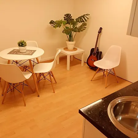 Sunny Double Center L5&l1 Metro Lines Guest house