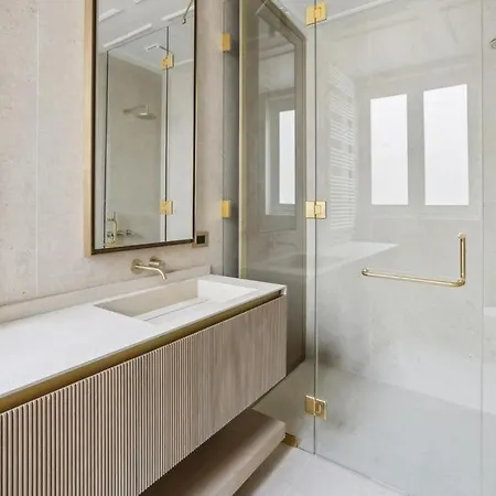 Piso Ideal Con 3 3 Banos Y Terraza Barcelona