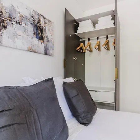 Blueground Les Corts Balcony Ac Wd Bcn-157 Barcelona