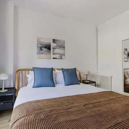 Blueground Les Corts Balcony Ac Wd Bcn-157