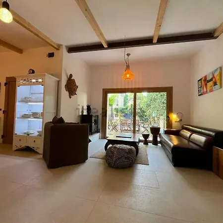 Stylish & Idyllic With Private Garden 5 Min Walking From South In Gava Mar Barcelona