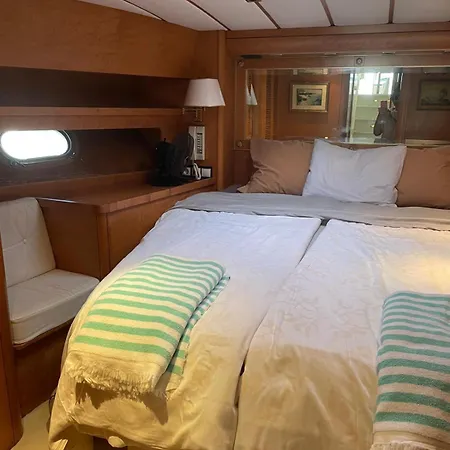 Waterfront Cozy Two Bedrooms *