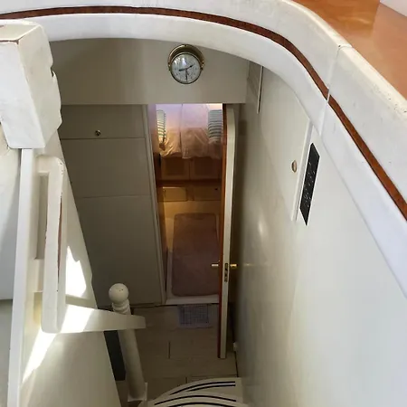 Botel Waterfront Cozy Two Bedrooms *