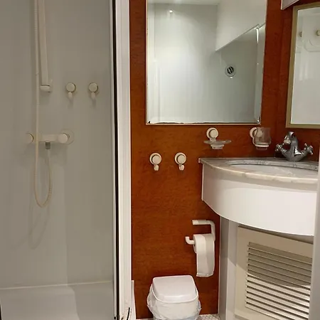 Botel Waterfront Cozy Two Bedrooms