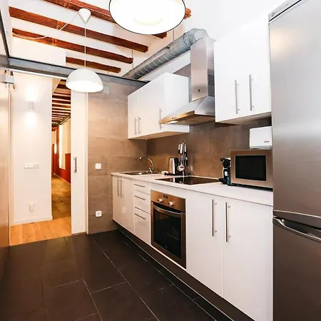 La Rambla - Catalonia Square 4bd-2bth Apartment
