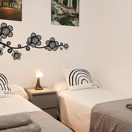 La Rambla - Catalonia Square 4bd-2bth Apartment Barcelona