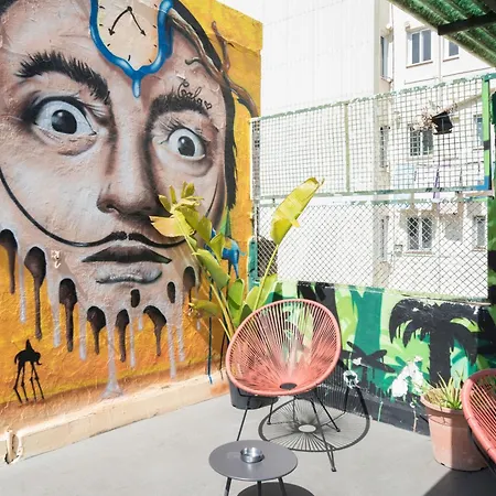 Hostel No Limit Graffiti *