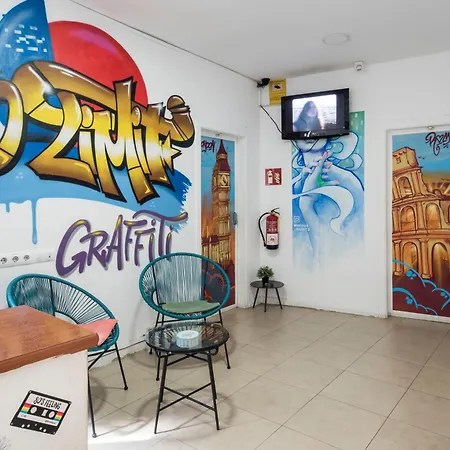 No Limit Graffiti Hostel *