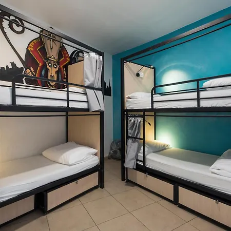 Hostel No Limit Graffiti Barcelona