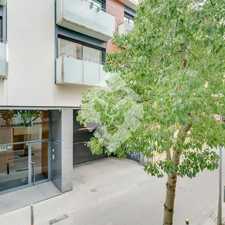 Piso Ideal Con 3 3 Banos Y Terraza * Barcelona