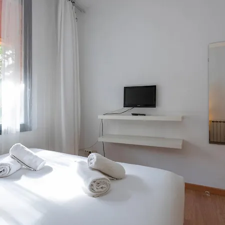 11jog1036 - Huge & Bright Train Station Apartamento Barcelona