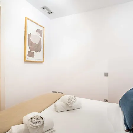 Pl Universitat Comfortable 3Bd With Private Patio Apartment