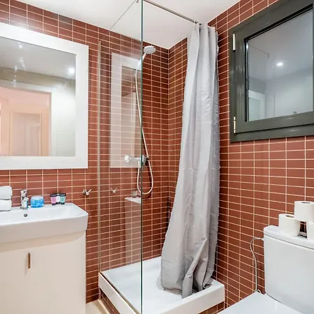 Pl Universitat Comfortable 3Bd With Private Patio Barcelona