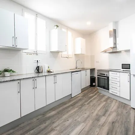 Apartment 31ara1092- Newly Refurbished 2br Flat In The Gothi