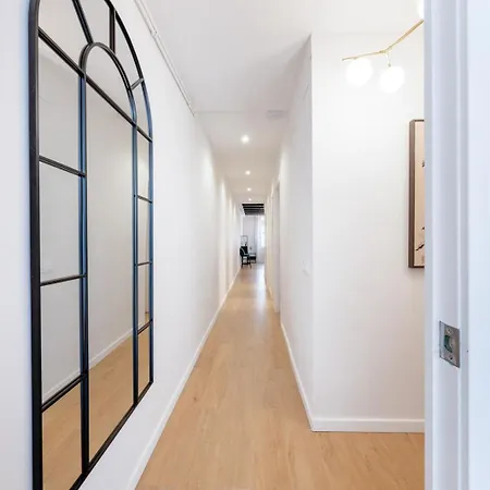 Apartment Bebarceloner Eixample - 4 Bedrooms *