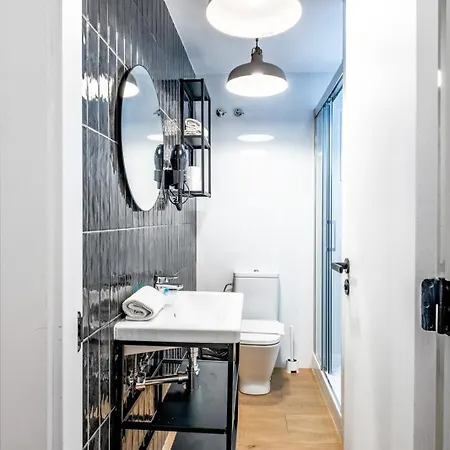 Bebarceloner Eixample - 4 Bedrooms Apartment *