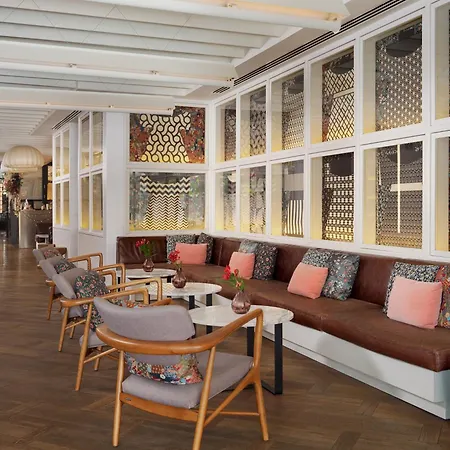 Hotel H10 Universitat 4*