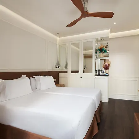 H10 Universitat 4* Barcellona