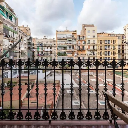 - Eixample 2a Apartment