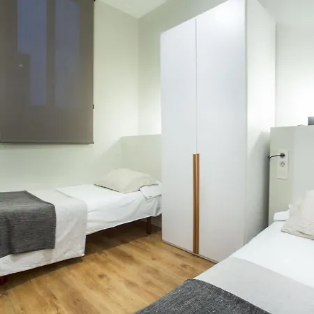 4bedroom With Balcony In Ramblas 3-2 *
