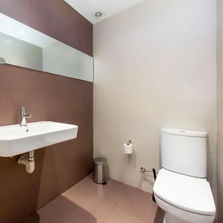 4bedroom With Balcony In Ramblas 3-2 * Barcelona