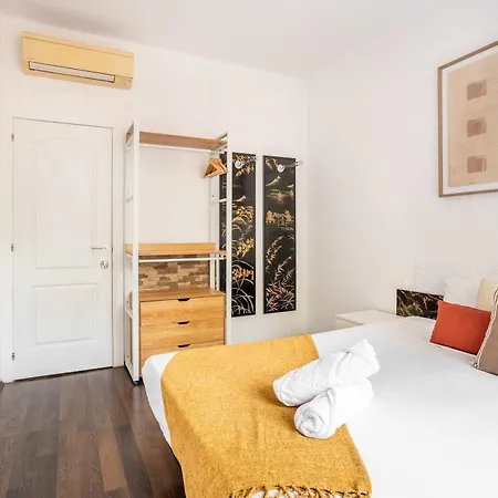 4- Bedroom In Gracia Village Apartment Barcelona