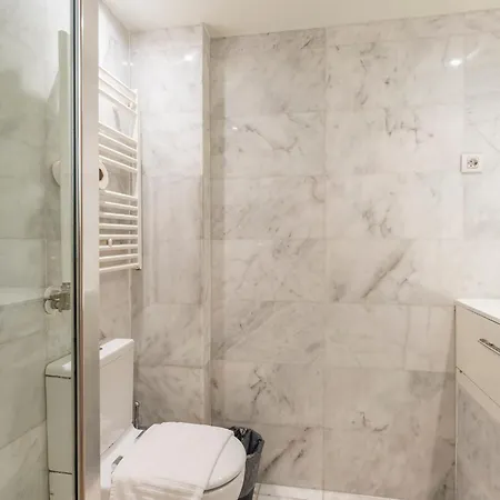 My Space Emirates - Fully Equipped Near The With Shared Pool * Barcelona