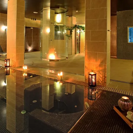 فندق فندق أكسيل آند إوربان سبا - للبالغين فقط 4*