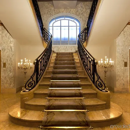 Отель Acta Atrium Palace
