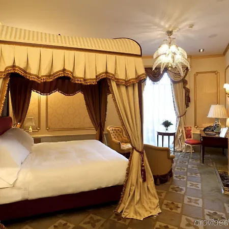 Отель Acta Atrium Palace