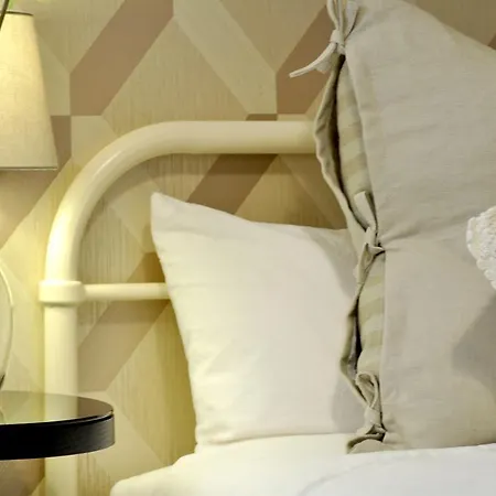 Chic & Cheap Apartment *