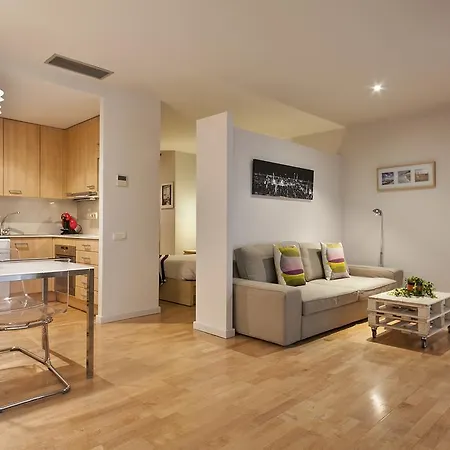 Urquinaona Apartment