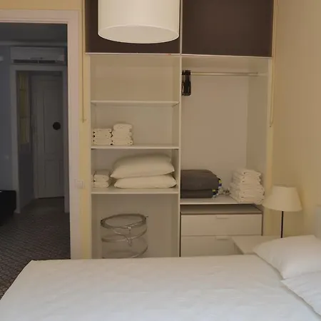 Apartamentos Santa Tecla Барселона