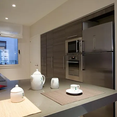 Lodging Apartments Rambla Catalunya - Miro Apartment