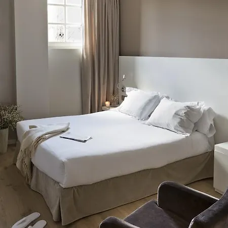 Apartment Rambla 102 *