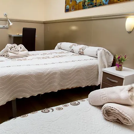 Konukevi Hostal Barcelona
