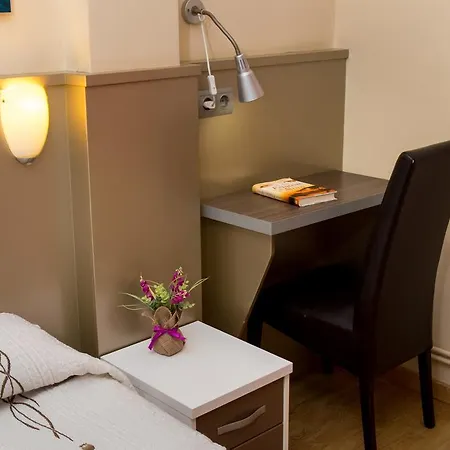 Konukevi Hostal Barcelona