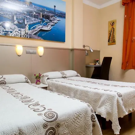 Konukevi Hostal Barcelona Barselona