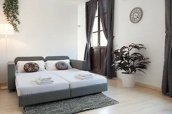 Appartement No 49 *
